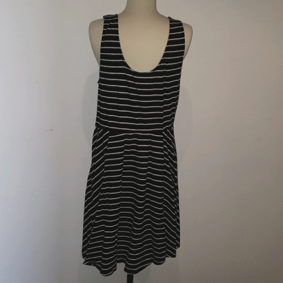 Dress - Picture 6 of 8